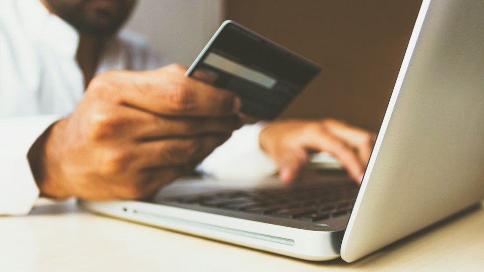 Domain .com vs .id: Mana yang Tepat untuk Bisnis Anda?